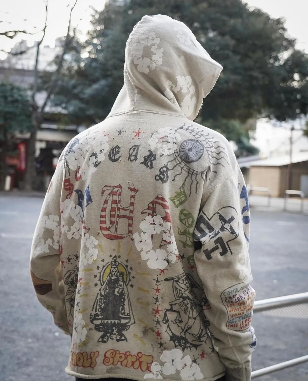 DENIM TEARS × ©SAINT M×××××× "SAINT TEARS" Graffiti Hoodie Joint Model Cotton Graffiti Hoodie Fully Printed Washed Distressed Holes Vintage Sweatshirt Gray S-XL Super Heavy Duty! The whole piece is printed with 35 screens and counterpoint printing!